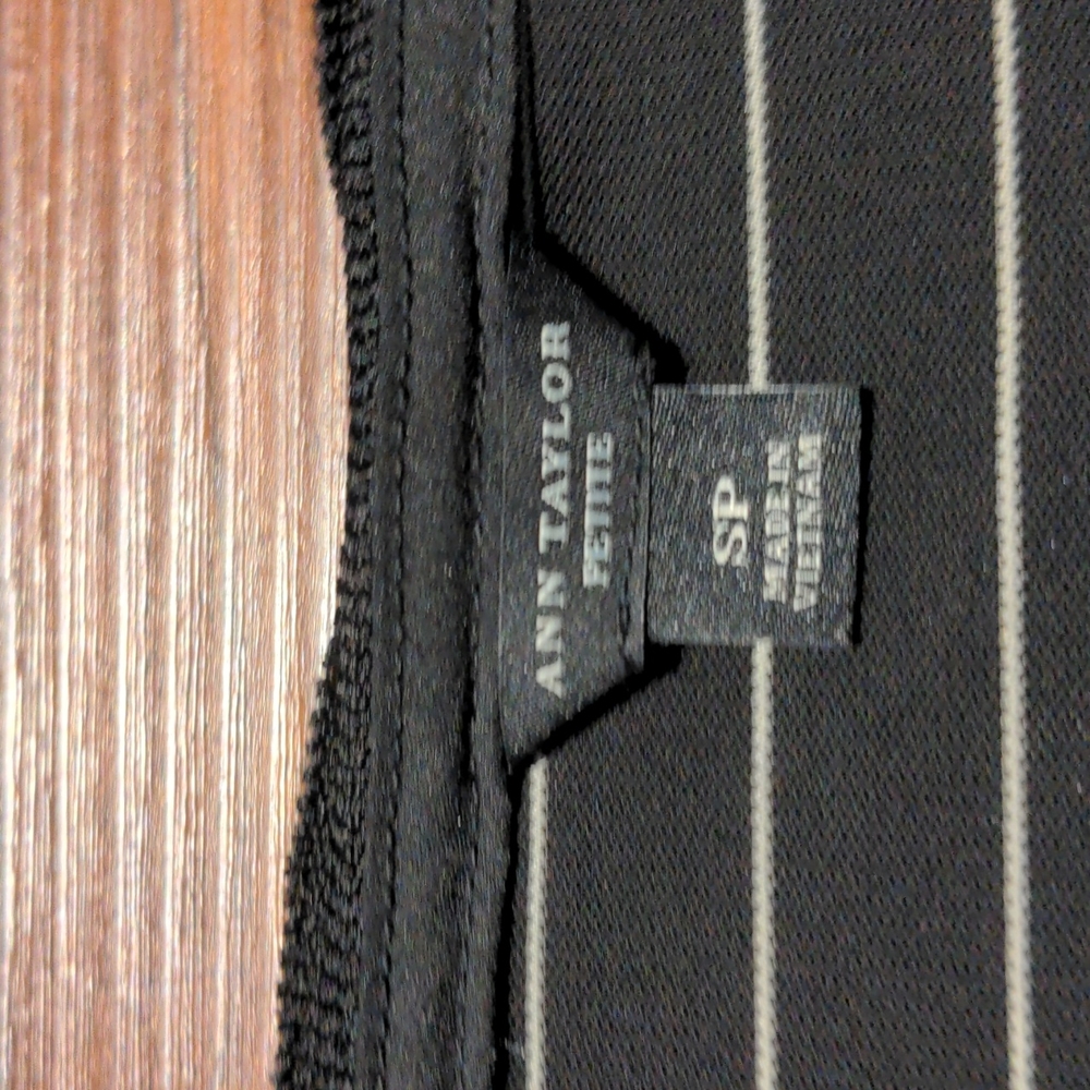Ann Taylor Black and White Top size SP - Picture 2 of 5
